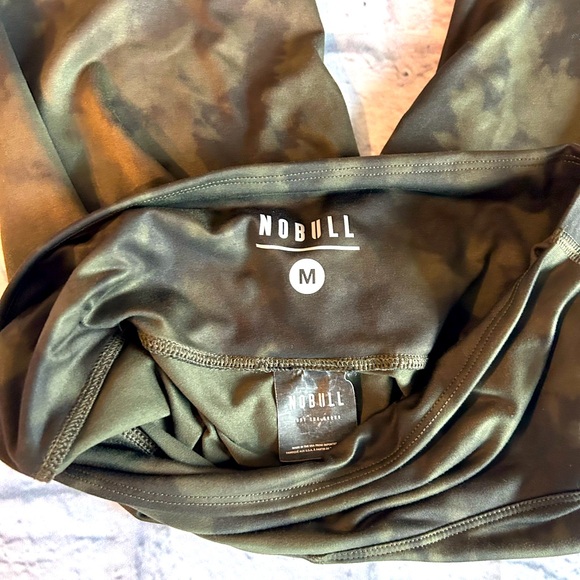 NoBull size M capris dark army green and black pattern - Picture 4 of 5